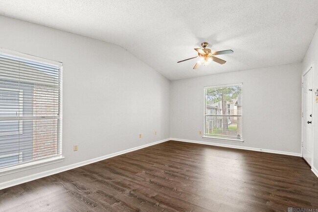 Foto del edificio - 5137 Nicholson Dr