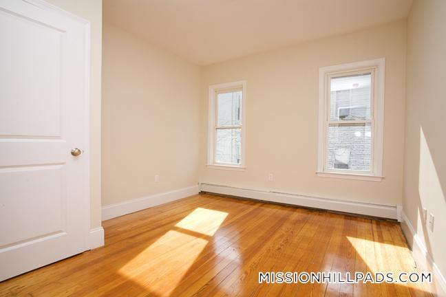 Foto del edificio - 14 Parker Hill Ave