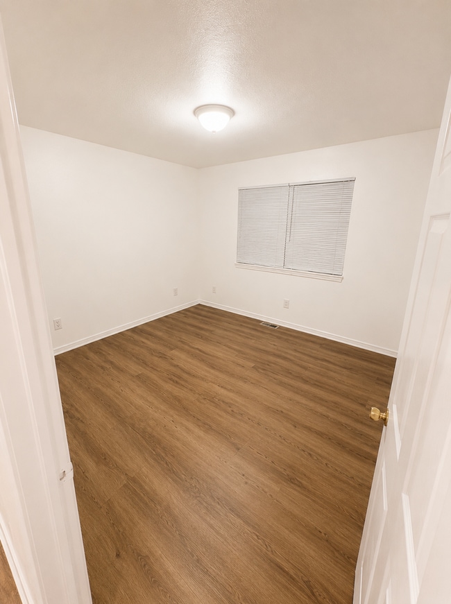 Building Photo - 2893 Crystal Lake Dr
