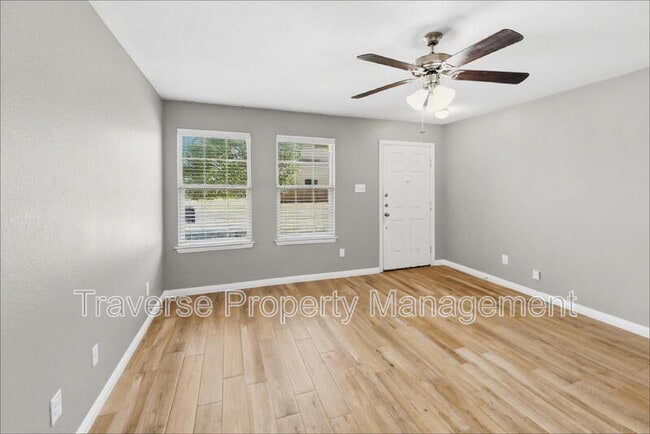 Building Photo - 733 River Hill Ln