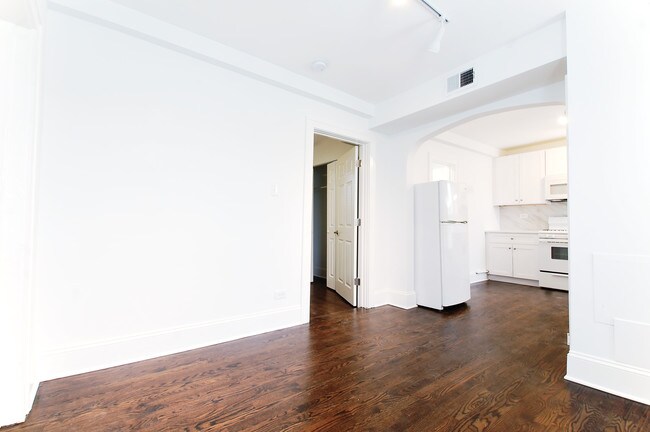 Foto del edificio - 2646 N Marshfield Ave
