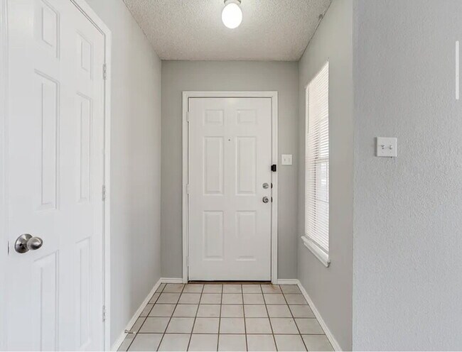 Building Photo - "Charming 3-Bed, 2-Bath Home in Lubbock - 1509 Sq Ft of Comfortable Living!"
