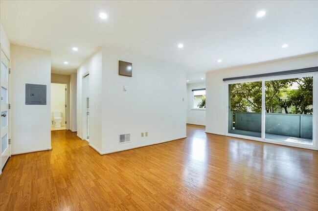 Building Photo - 630 Masonic Way