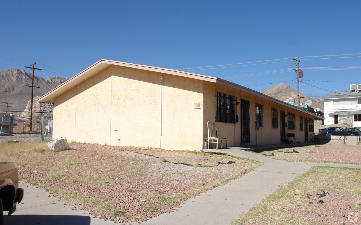 Building Photo - 2811-2813 Van Buren Ave