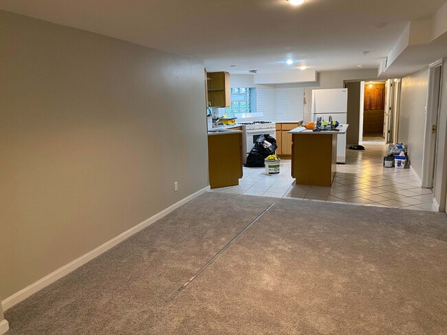 Building Photo - 5248 W Montrose Ave