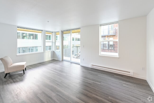 1BR, 1BA - 550SF - Lake Union Tower