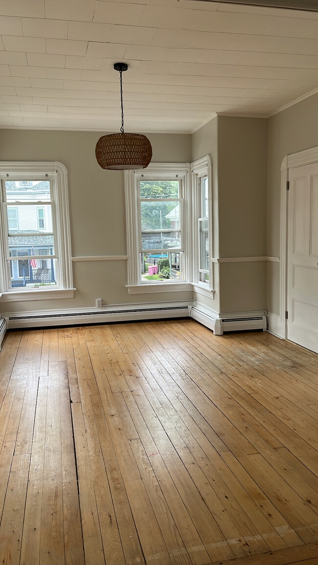 Building Photo - 533 Hanover St