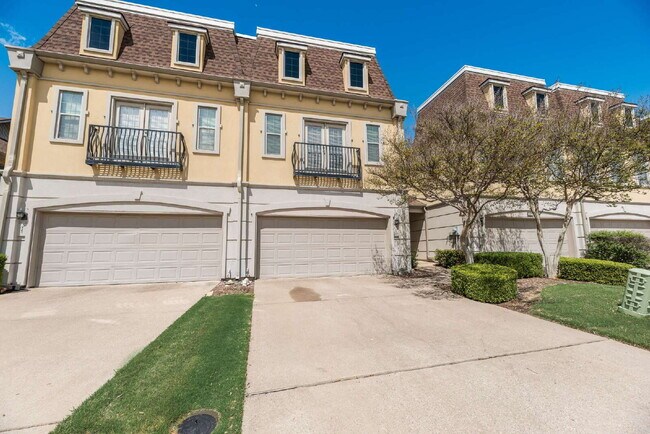 Foto del edificio - Dog friendly 3-2.5-2 Townhome in the heart of Plano!