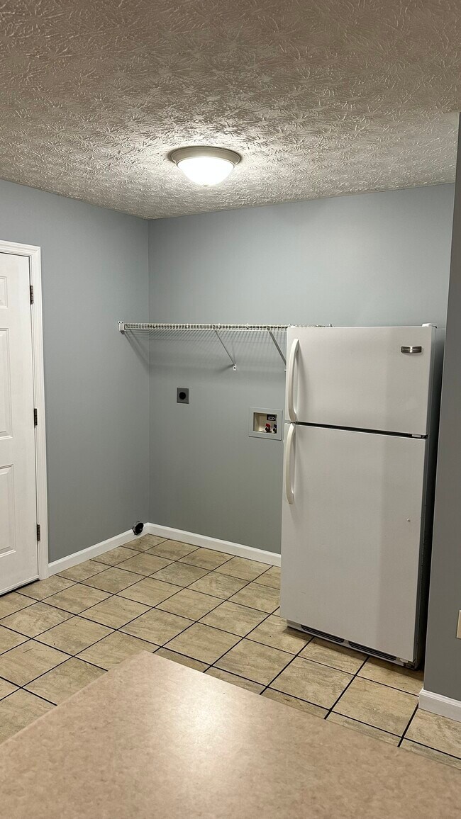 Foto del edificio - 1588 Meadow Spring Dr