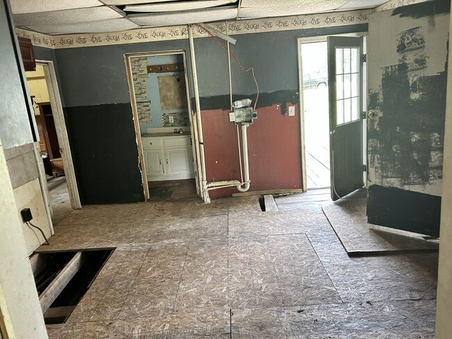 Building Photo - Just listed! - $390 Month / $800 Down