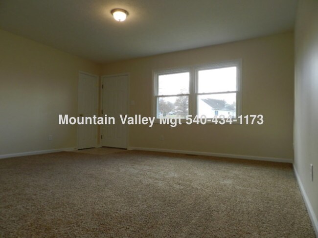 Building Photo - Move in ready!