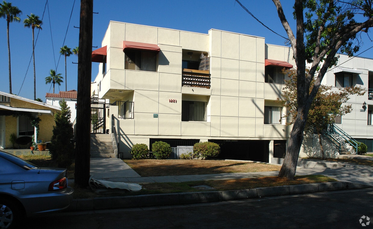 Building Photo - 1221 Stanley Ave