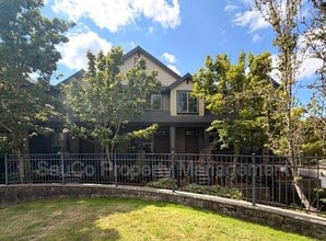 Building Photo - 1419 NE Lockheart Ln