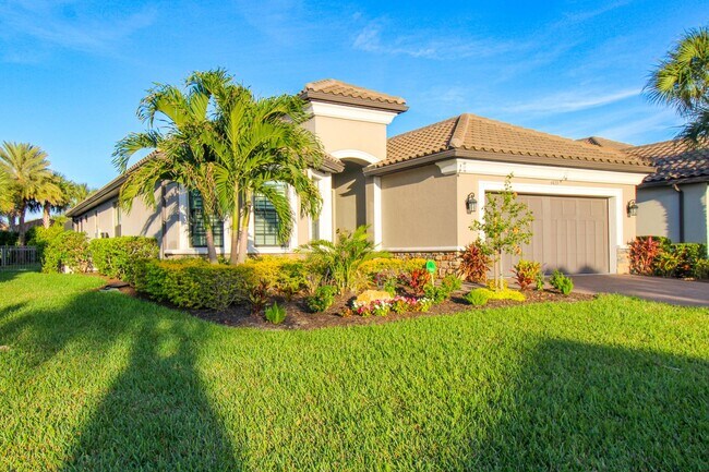 Foto del edificio - ** STUNNING 3-Bedroom + Den, 3-Bathroom Heated Pool & Spa Home with Golf Transfer to Esplanade Go...