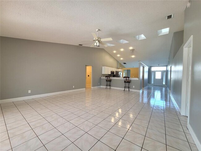 Foto del edificio - 8636 Otter Creek Ct