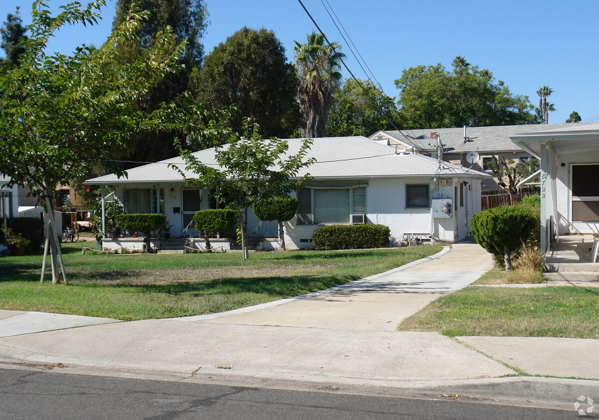 Primary Photo - 8704-8722 Lemon Ave