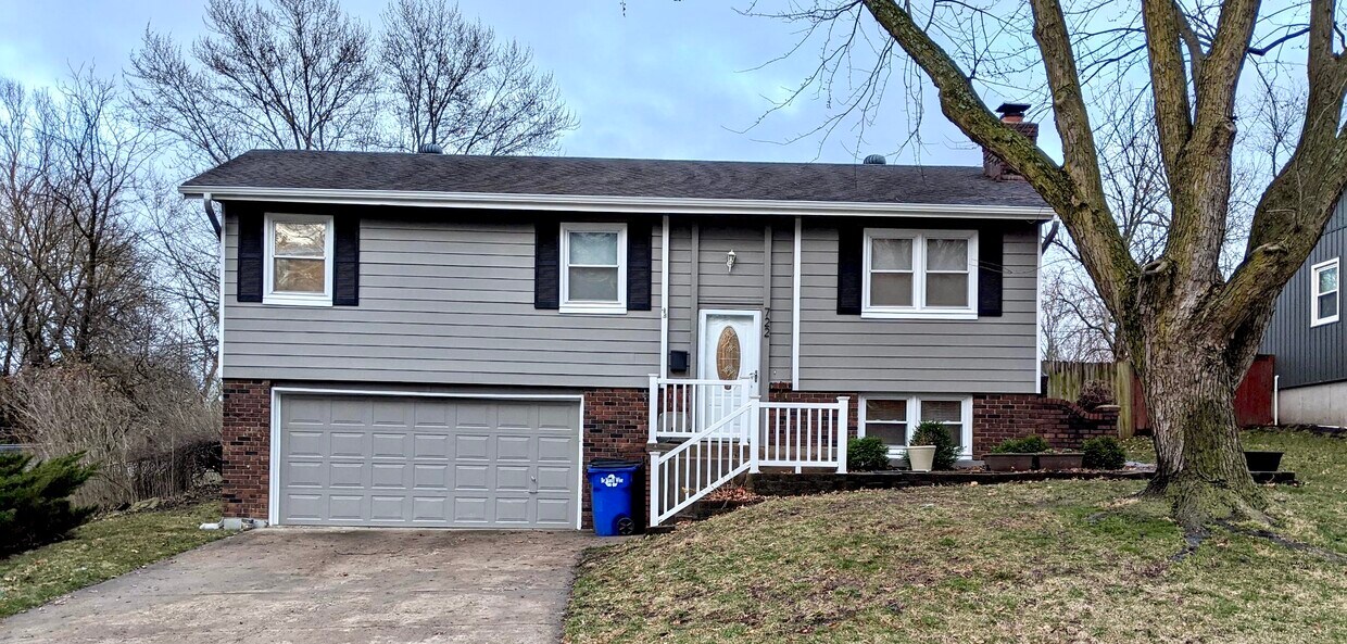 722 N Cooper St, Olathe, KS 66061 House Rental in Olathe, KS