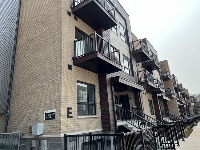 Building Photo - 20 Palace St