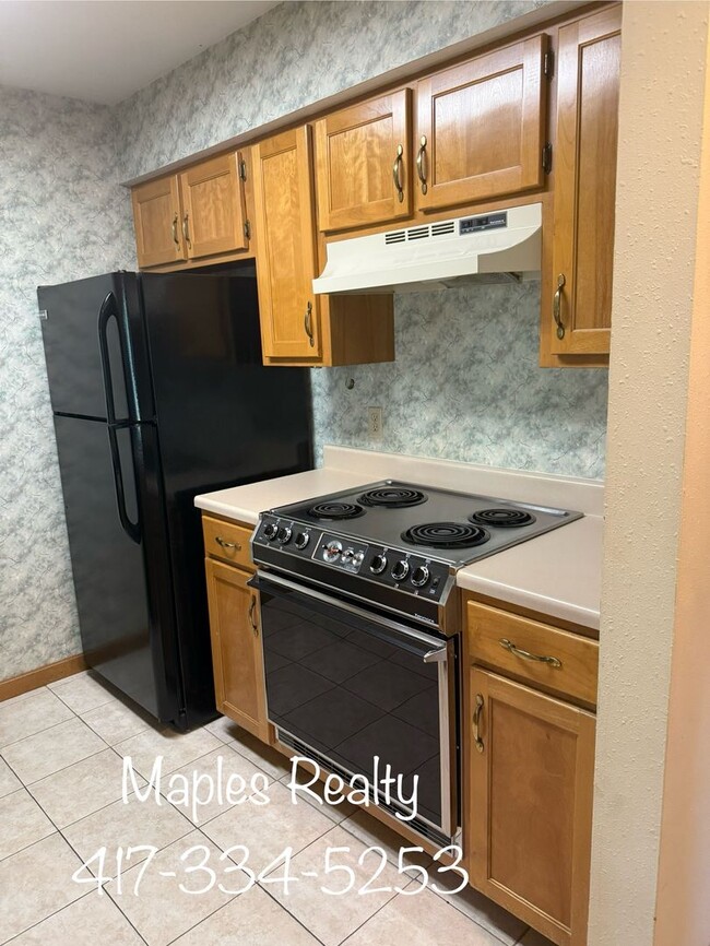 Building Photo - One bedroom FURNSIHED condo at Pointe Royale