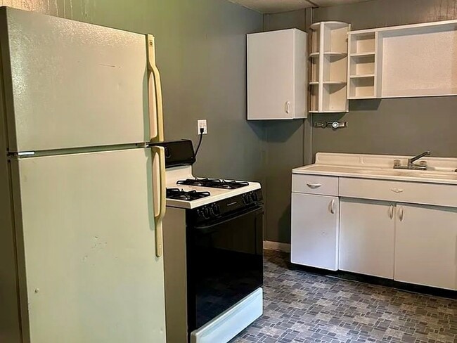 Building Photo - 25 N Washington St