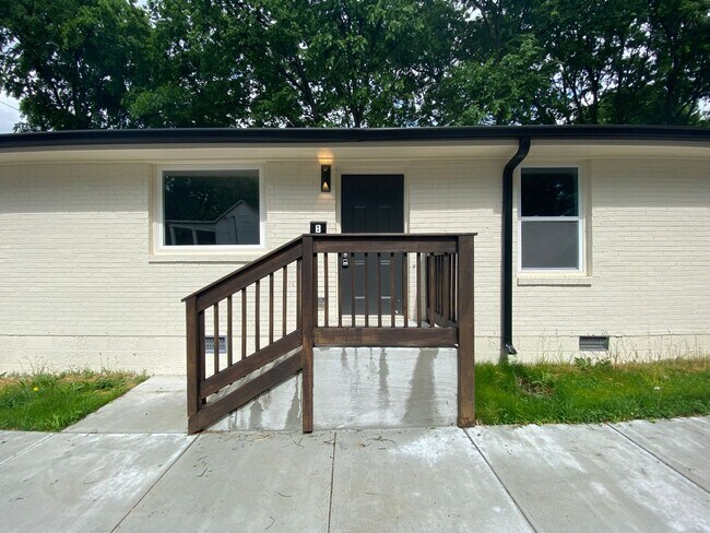 Photo - 2 bed 1 bath in quadplex. Walk to Meharry Medical College or Fisk. Renovated, off street parking.... Townhome