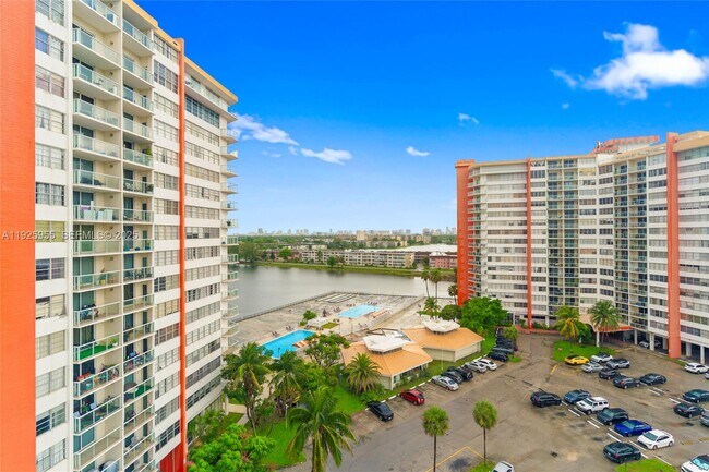 Foto del edificio - 1301 NE Miami Gardens Dr