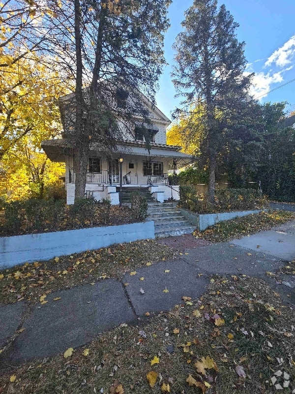 Building Photo - 1905 Cedar Ave