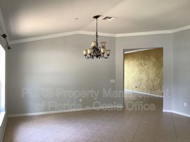 Building Photo - 3970 SW 54th Ct