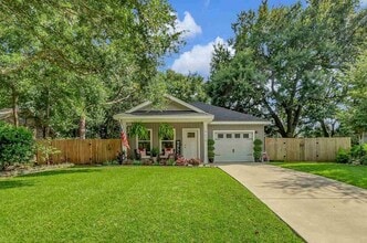 Building Photo - 4675 Geneva Dr