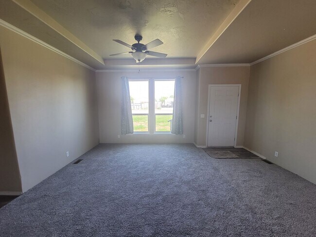Foto del edificio - Horse-Friendly Burbank Home with Fenced Ya...