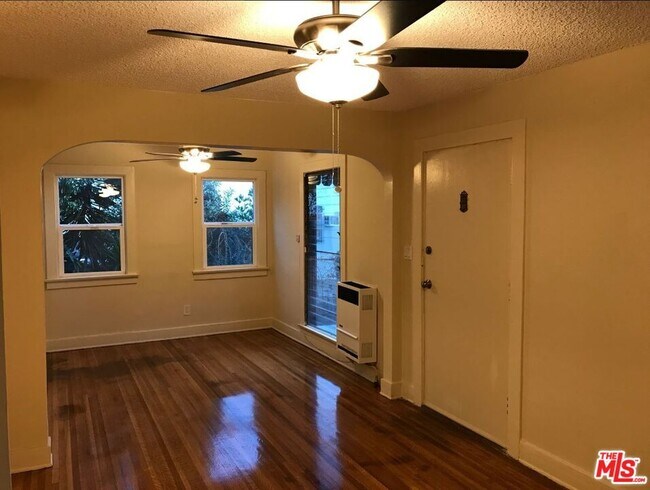 Foto del edificio - 3615 Edenhurst Ave