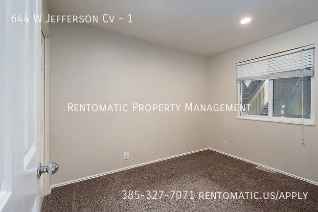 Building Photo - 644 W Jefferson Cv