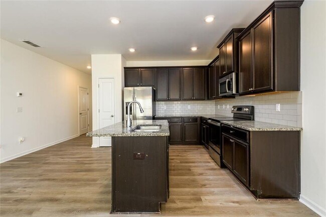 Foto del edificio - 4950 Elm Brook Dr