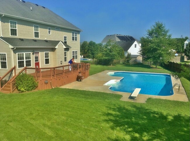 Building Photo - 5-Bedroom Pool Home in Stratford Terrace!!...