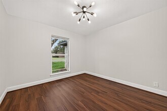 Building Photo - 509 Southern Oaks Dr