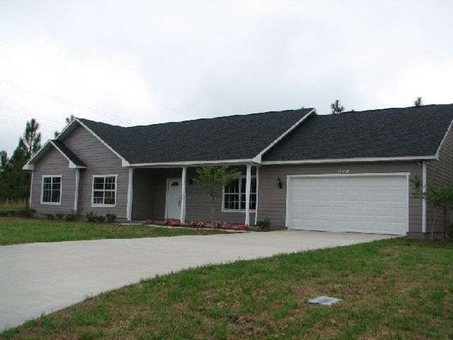 Building Photo - Beautiful 4 BR, 2 BA home in Lake Park!!