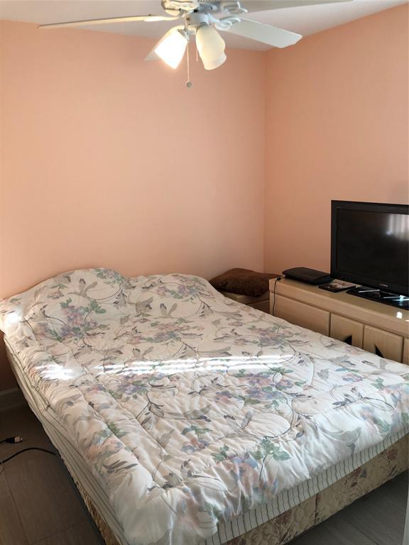 Foto del edificio - 15325 Pine St