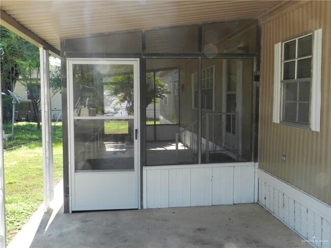 Foto del edificio - 9401 N 10th St