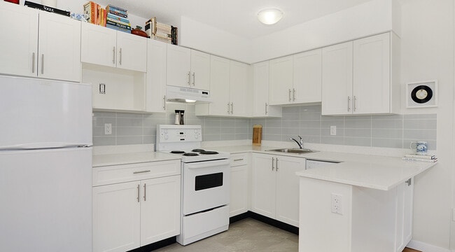 Building Photo - Breakers