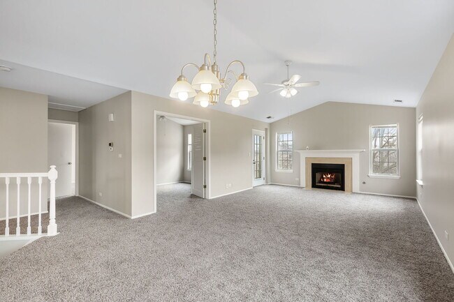 Building Photo - 285 Green Knoll Ln