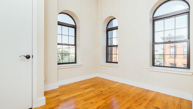 Foto del edificio - 435 Menahan St