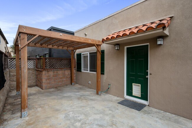 Foto del edificio - One bedroom home available now in prime So...