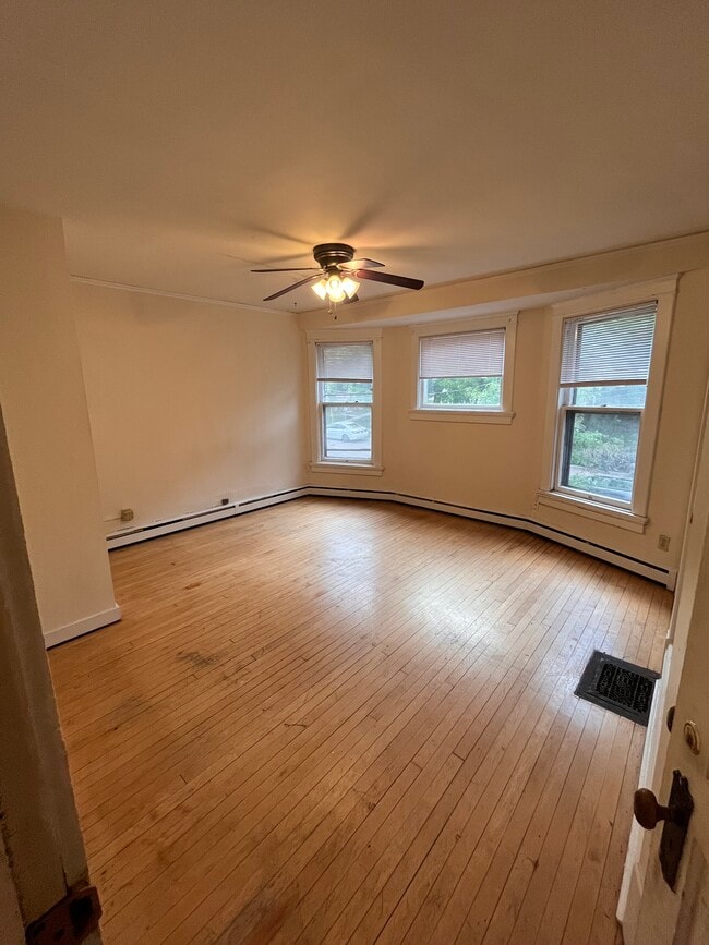 Building Photo - 125 E Gorham St