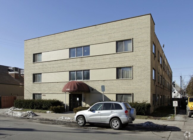 Foto del edificio - 1733 N Cambridge Ave