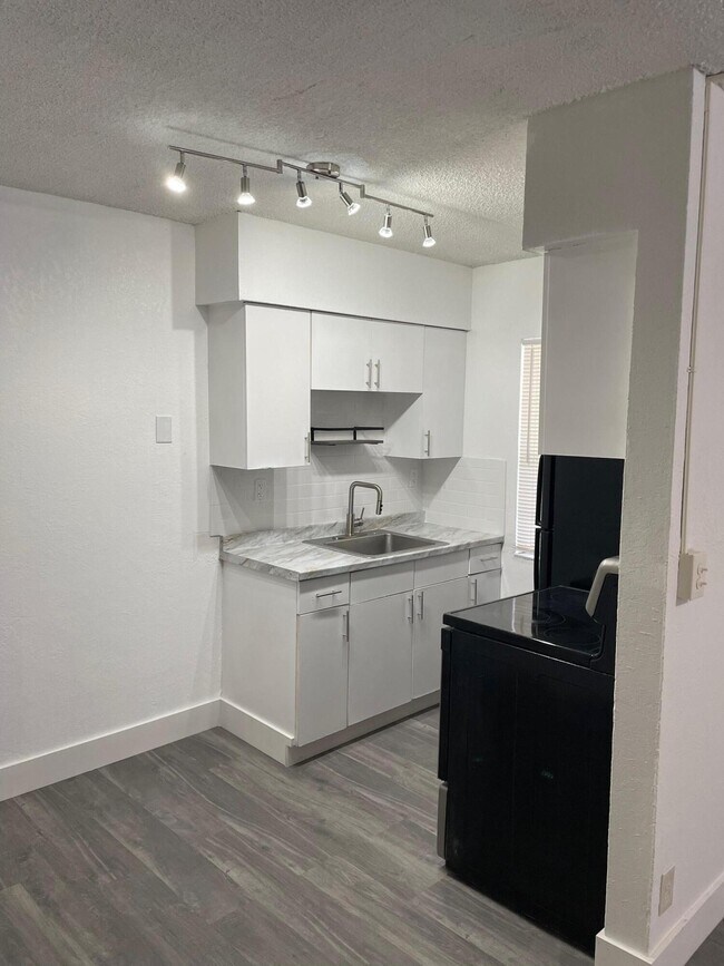 Foto del edificio - 1450 SW 8th Ct