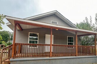 Building Photo - 602 Easley Bridge Rd