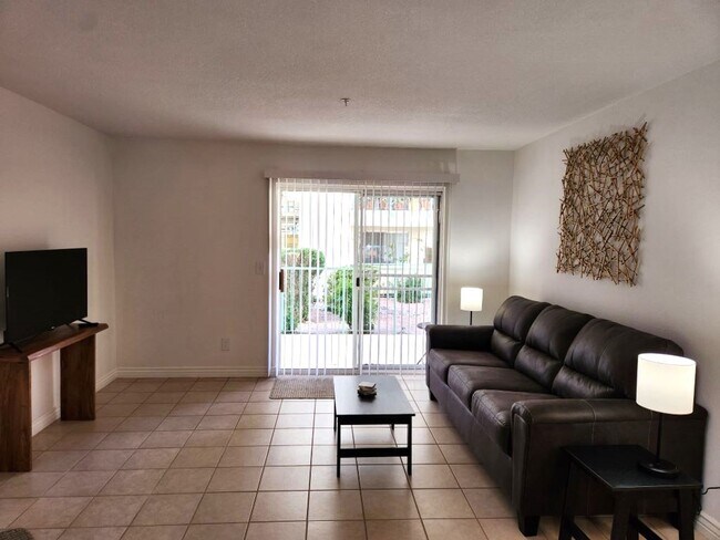Foto del edificio - Furnished First Floor Condo