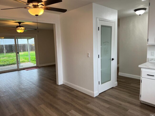 Building Photo - 710 Priddy Dr