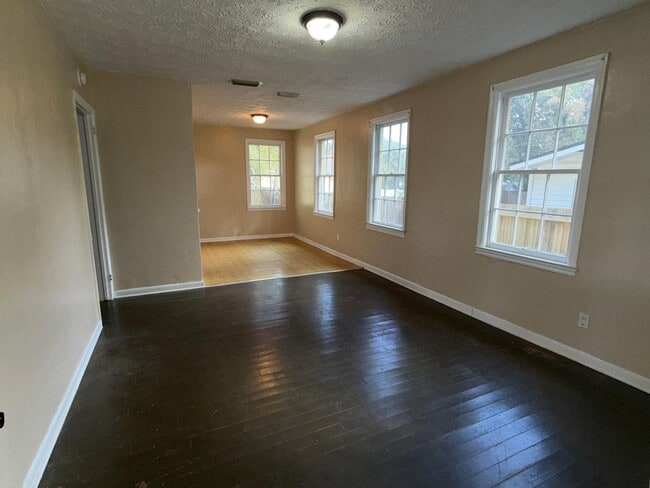 Foto del edificio - 4841 Louisa Terrace