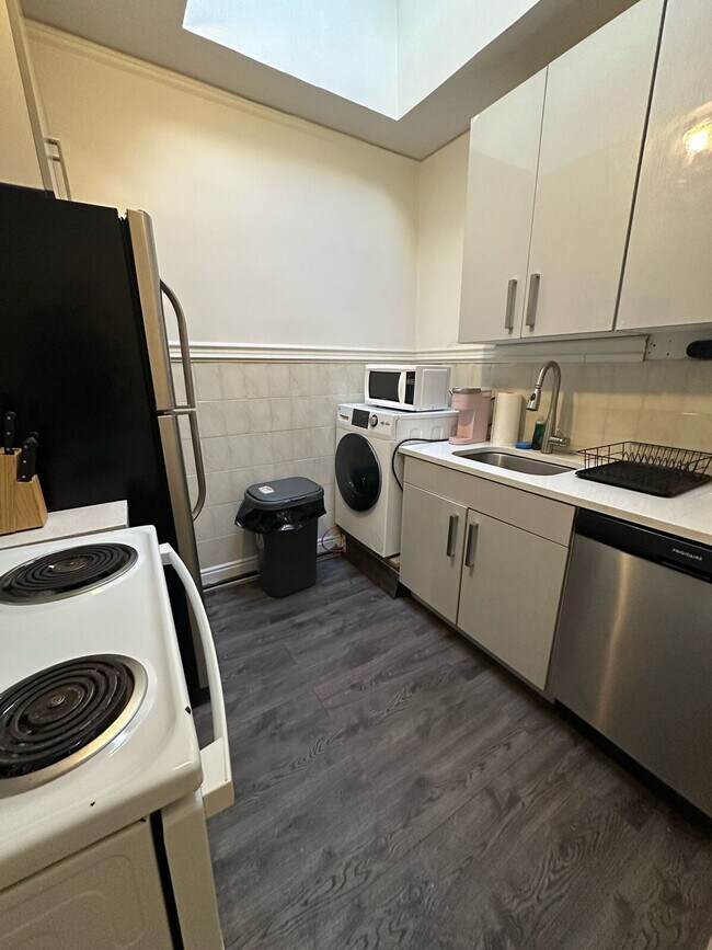 Foto del edificio - 425 W 36th St.